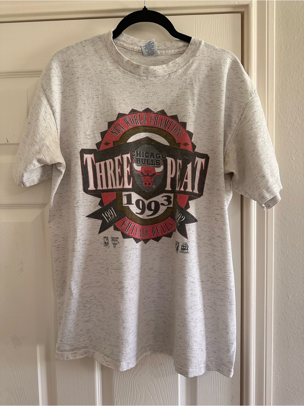Chicago Bulls 'Three-Peat' 1993 Graphic Tee - White